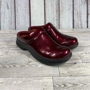 Clarks Pro Shoes Womens Size 7 Red Clog Patent Leather Mules Slip On Nurse
